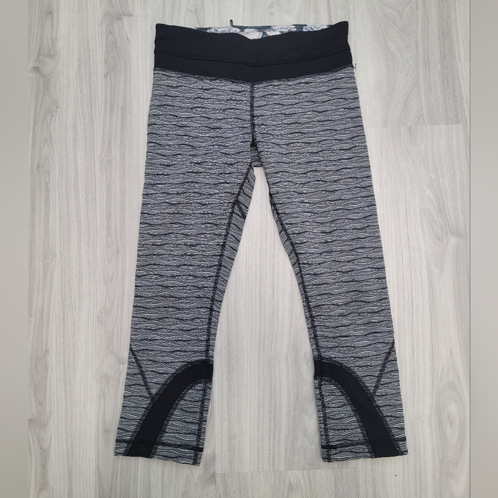 Lululemon Crop Pant Legging Womens 6 Black White Gray Geometric Print Po…